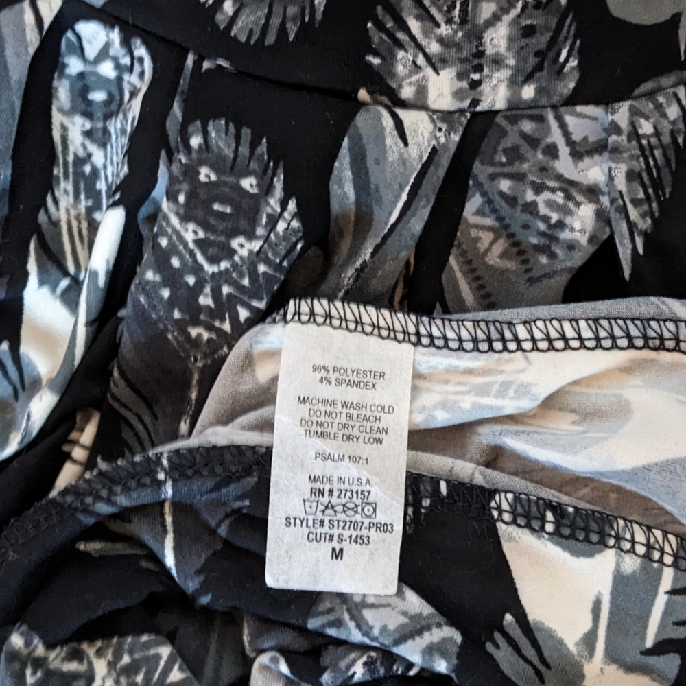 Feather Pattern Mock Neck Tank - Picture 5 of 7